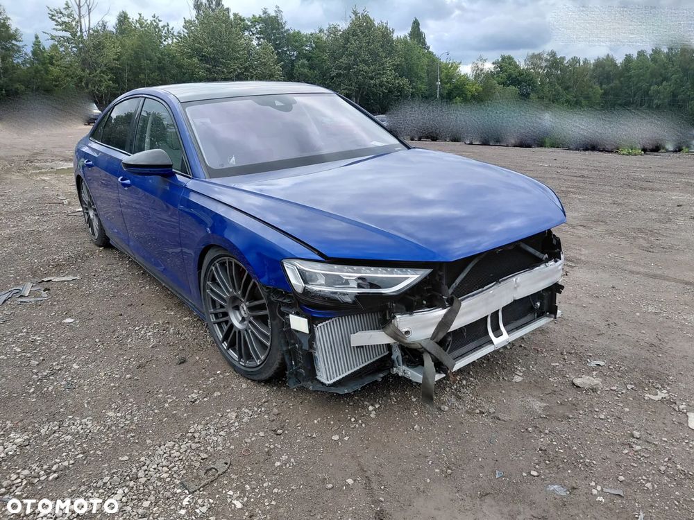 Audi S8 - 1