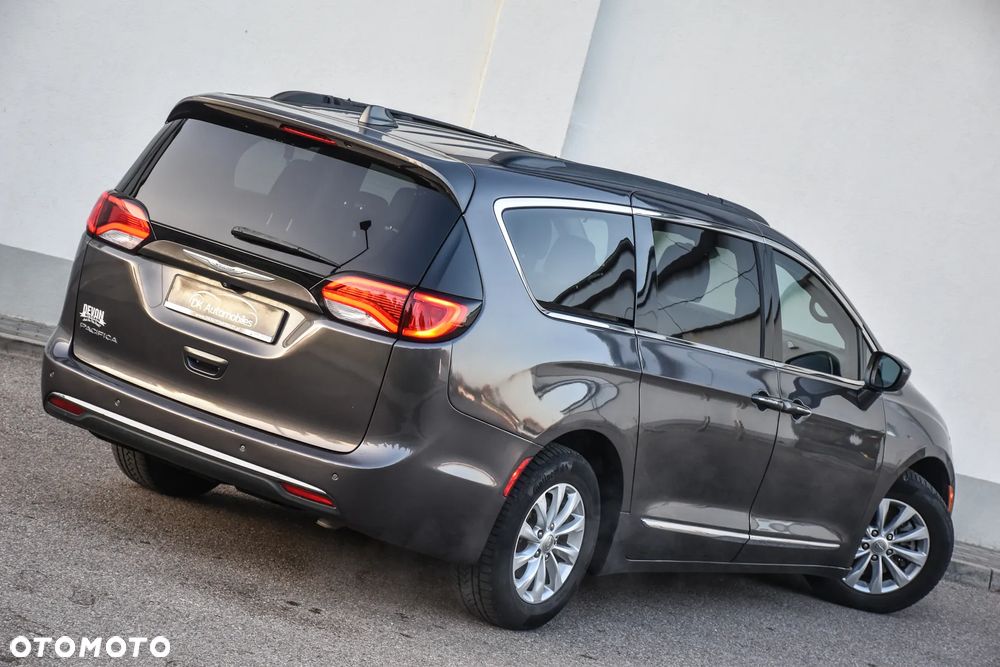 Chrysler Pacifica - 7