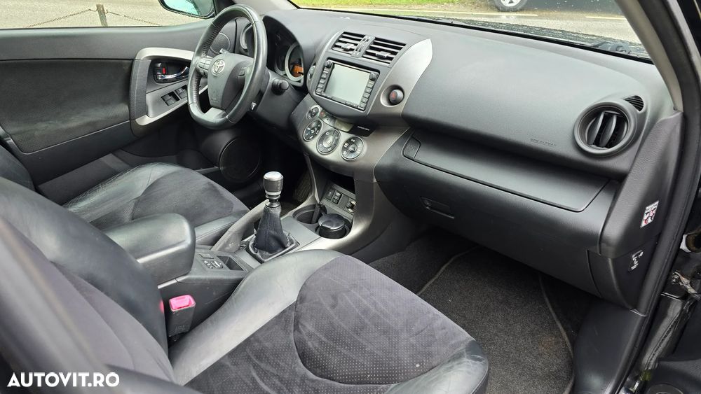 Toyota RAV4 2.2 D-4D 4WD Luxury - 13