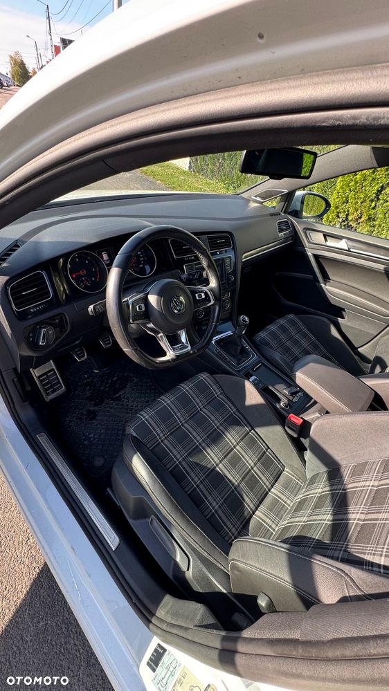 Volkswagen Golf 2.0 TDI BMT GTD - 9