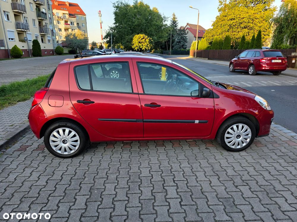 Renault Clio - 10