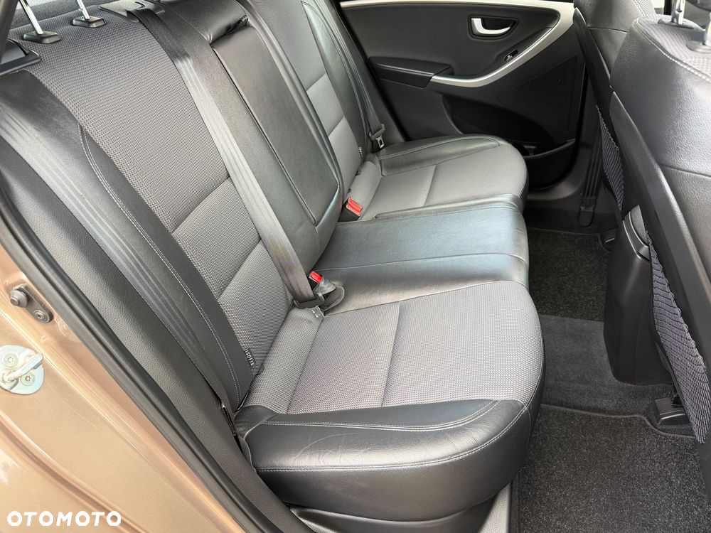 Hyundai i30 blue 1.6 GDI Passion - 15