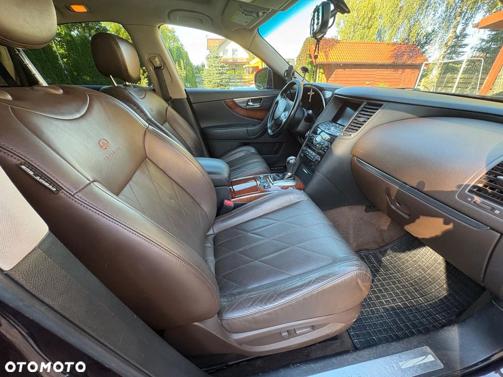 Infiniti FX - 12