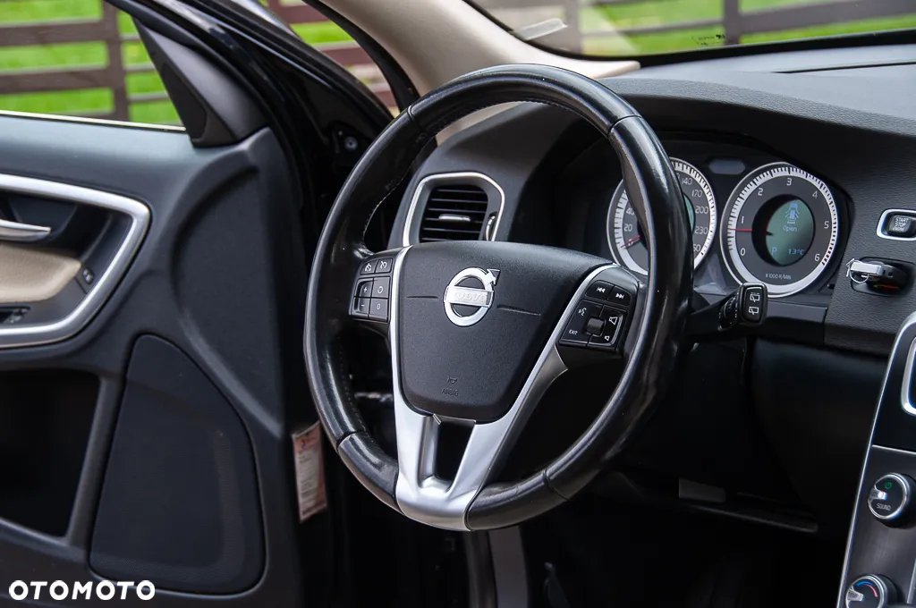 Volvo V60 D4 Geartronic Summum - 30