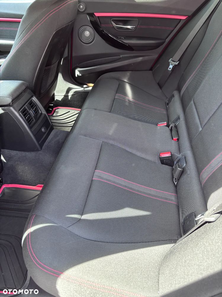 BMW Seria 3 318i Sport Line - 23