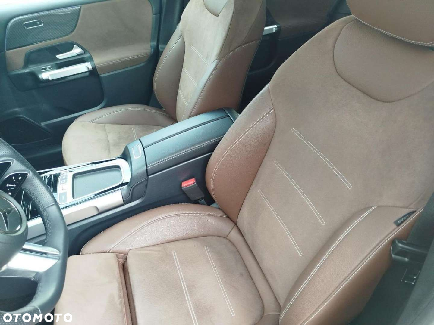 Mercedes-Benz GLB - 11