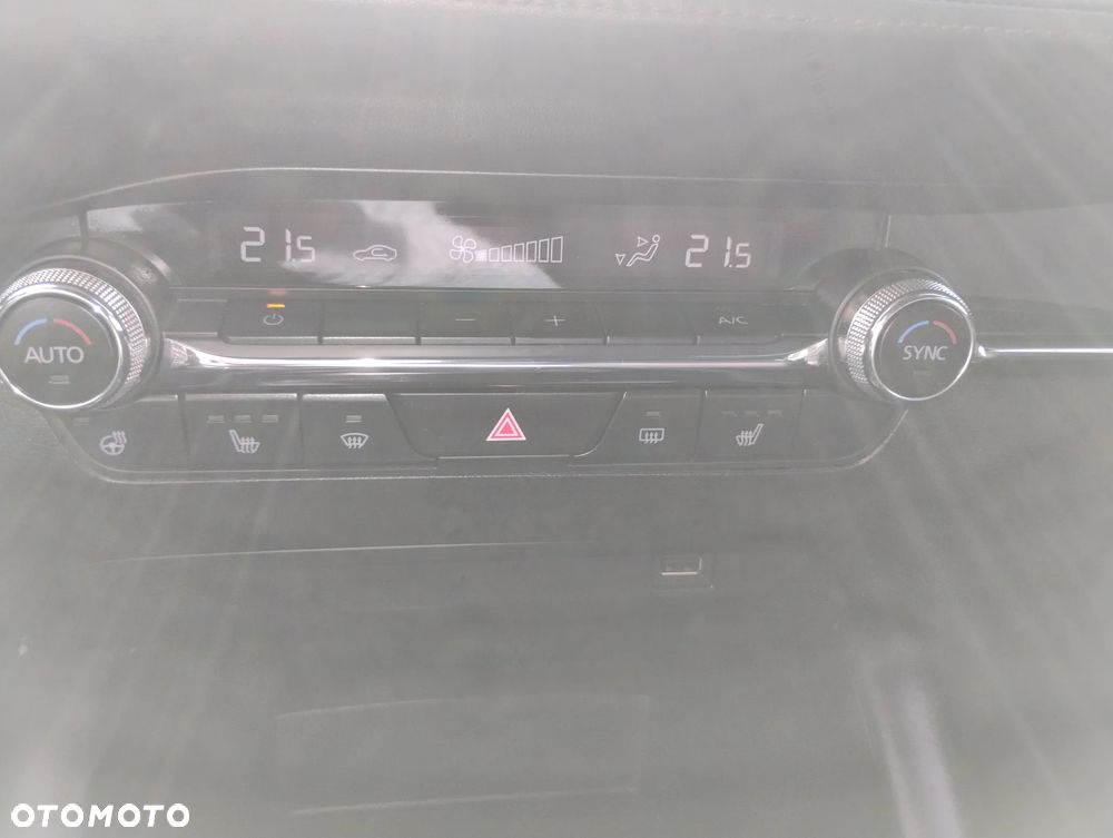 Mazda 3 e-SKYACTIV-G 150 M HYBRID EXCLUSIVE-LINE - 18