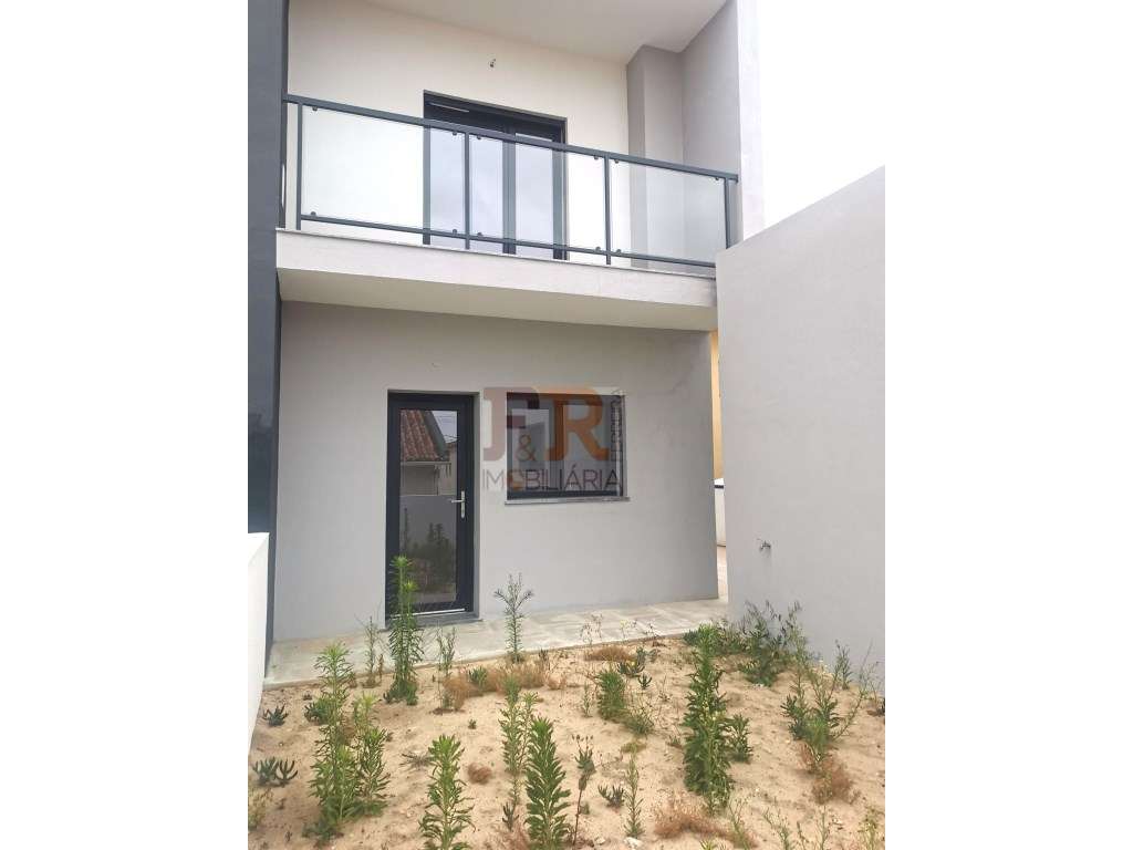 Moradia Geminada Duplex T3 com Garagem e Pérgula, Fernão Ferro - Grande imagem: 2/23