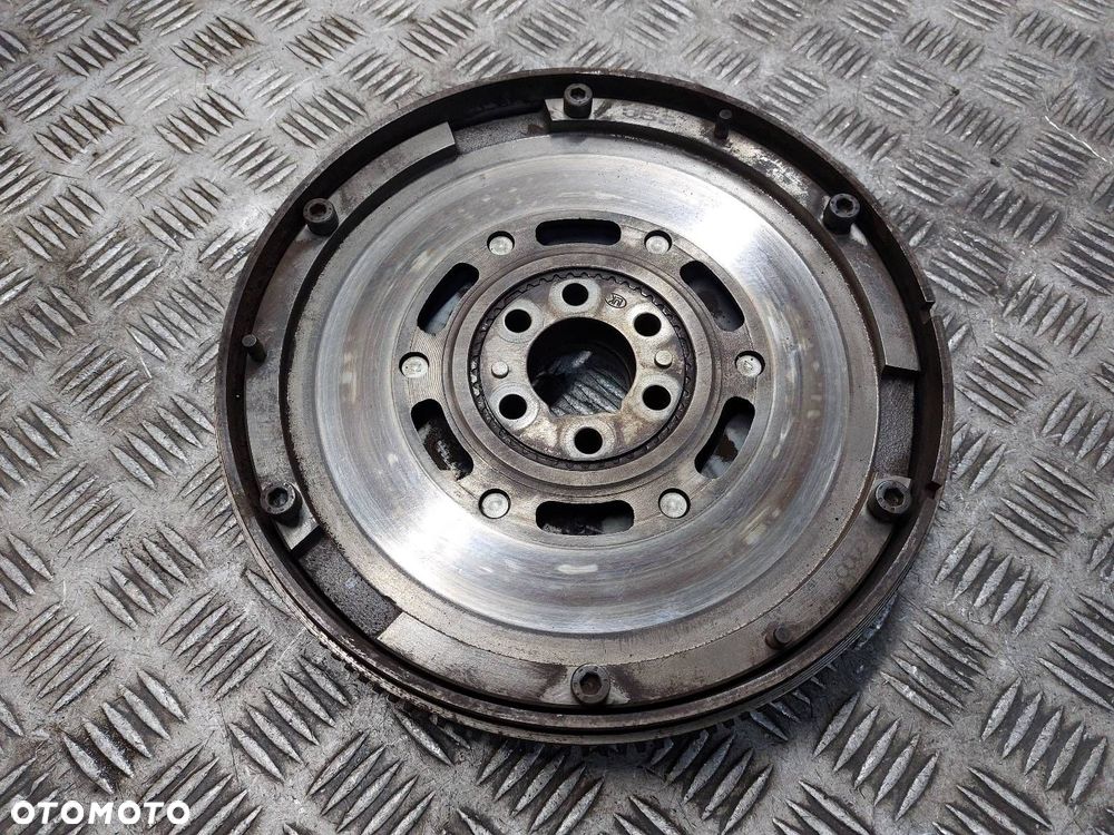 KOŁO DWUMASOWE AUDI A4 B5 PASSAT B5 1.6 8V 058105266 - 1