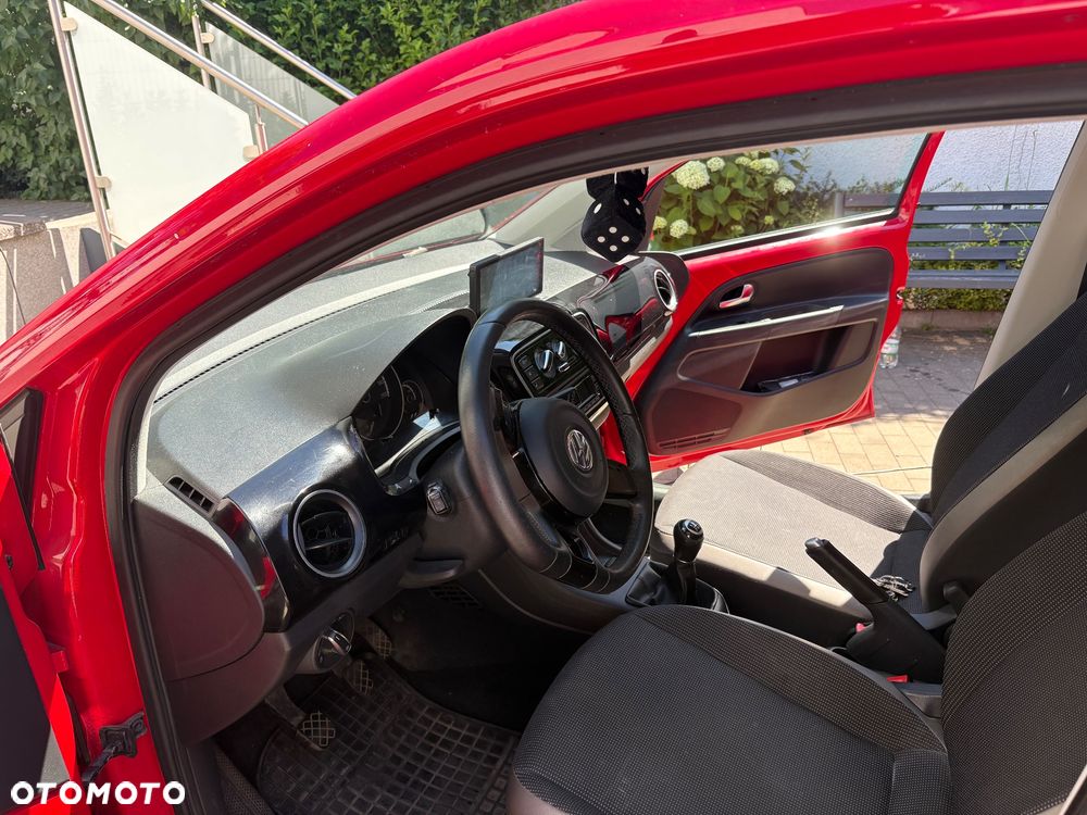 Volkswagen up! BlueMotion Technology colour fortana red - 9