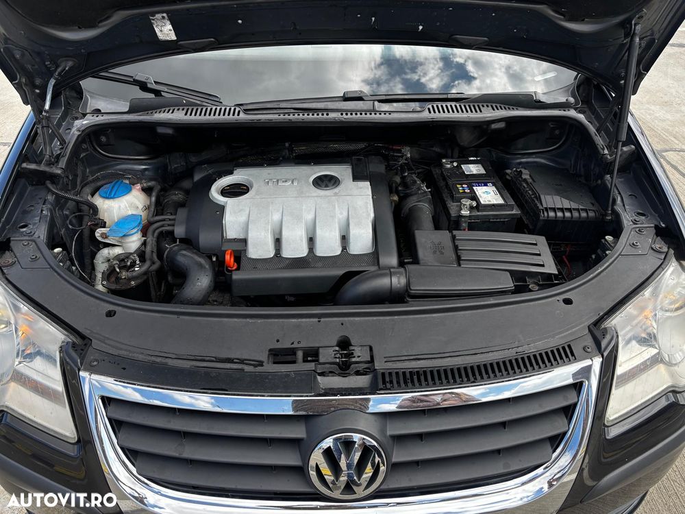 Volkswagen Touran - 10