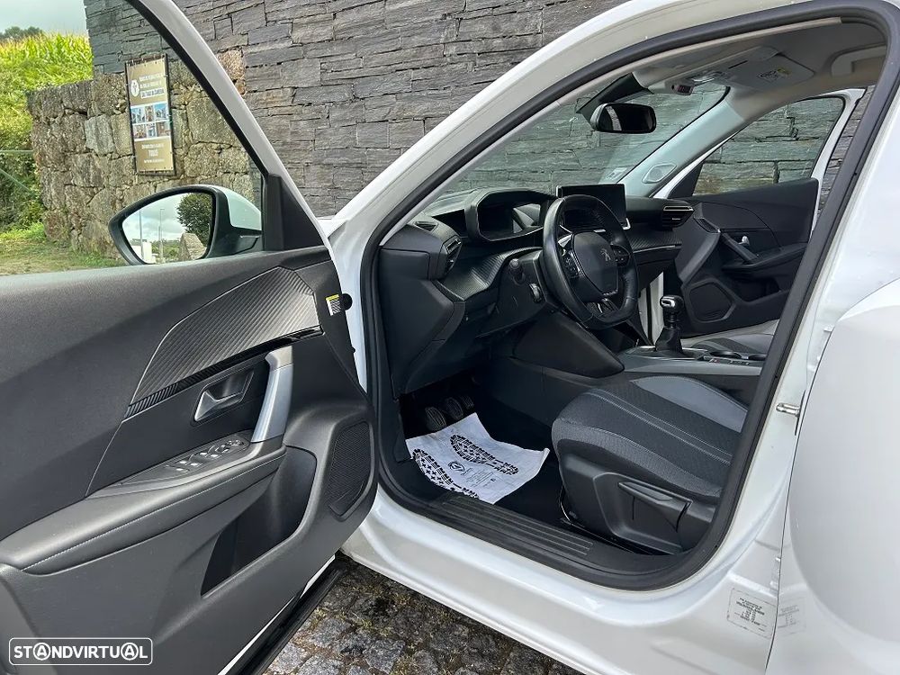 Peugeot 2008 1.2 PureTech Allure - 9