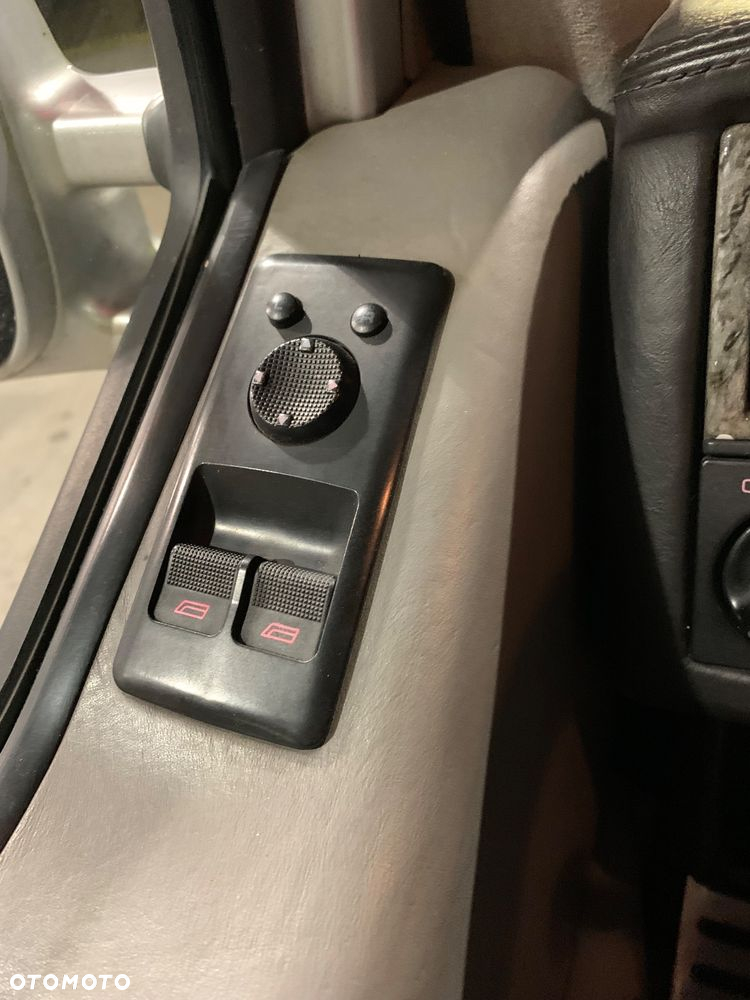 Volkswagen Caravelle - 25