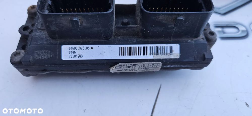 Fiat Punto II 2 1.2 8V 44 Kw 60 Km 188A4000 Zestaw startowy do odpalenia auta komputer 73501283 skrzynka bezpieczników 46760249 licznik 46812961 skrzynka bezpieczników BSI 46795988  Stacyjka z kluczykiem - 4