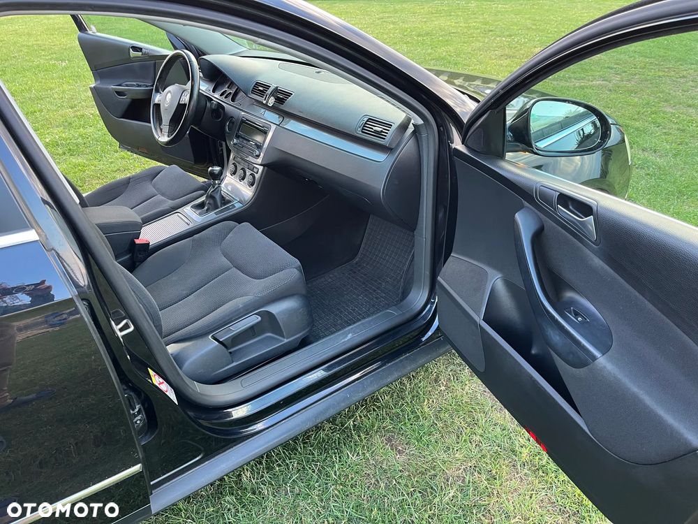 Volkswagen Passat 1.9 TDI DPF BlueMotion - 13