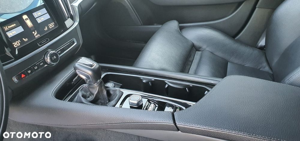Volvo V90 D4 Momentum - 13