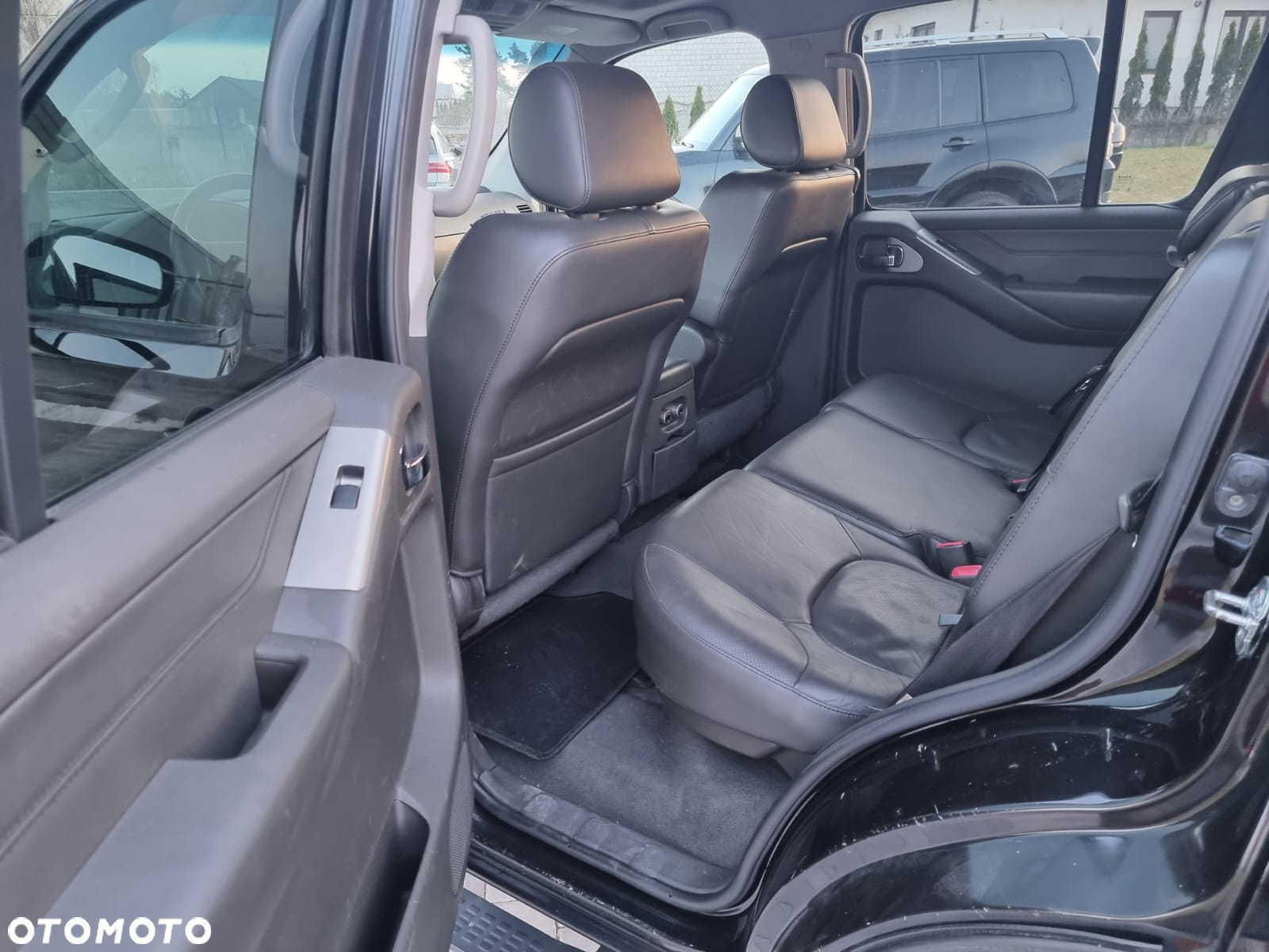 Nissan Pathfinder 2.5 D SE - 24