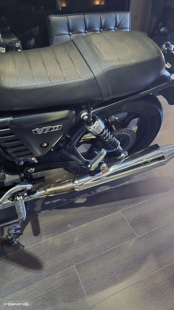Moto Guzzi V7 II Stone - 9
