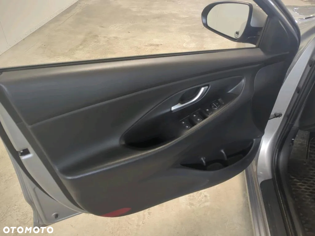 Hyundai i30 1.5 DPI Classic + - 11