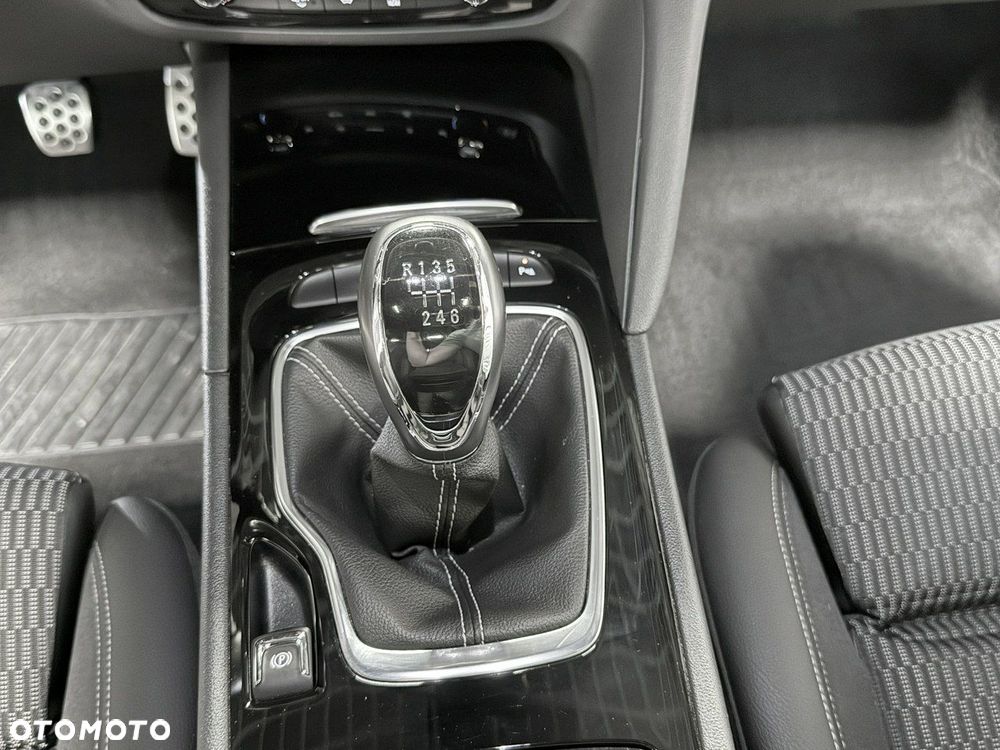 Opel Insignia - 24