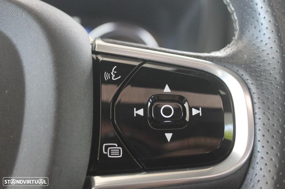 Volvo XC 60 2.0 T8 PHEV R-Design AWD - 37