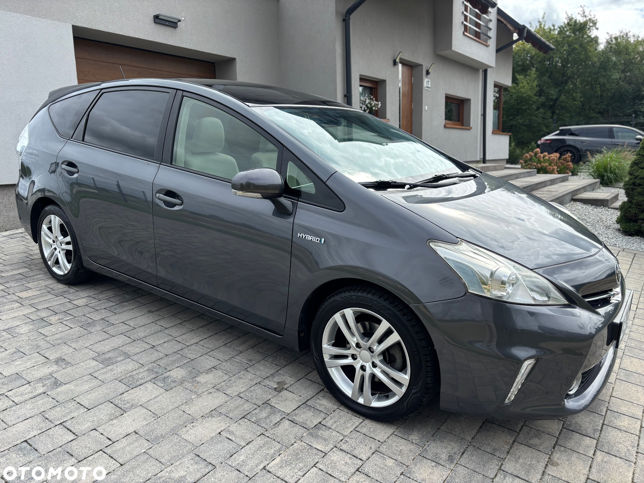 Toyota Prius+ (Hybrid) Life - 12