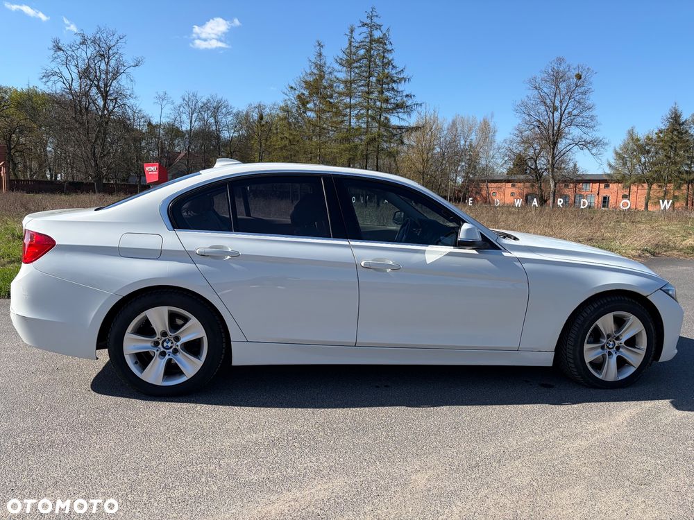 BMW Seria 3 328i xDrive - 9