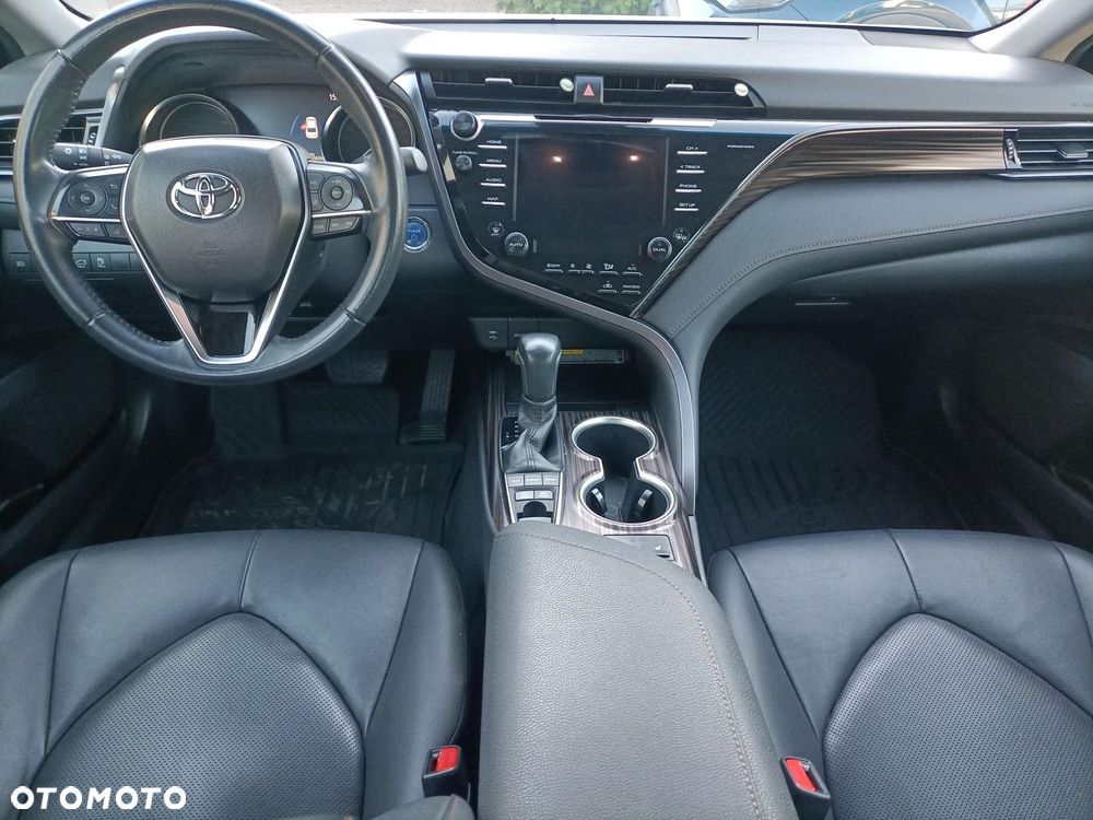 Toyota Camry 2.5 Hybrid Executive CVT - 10