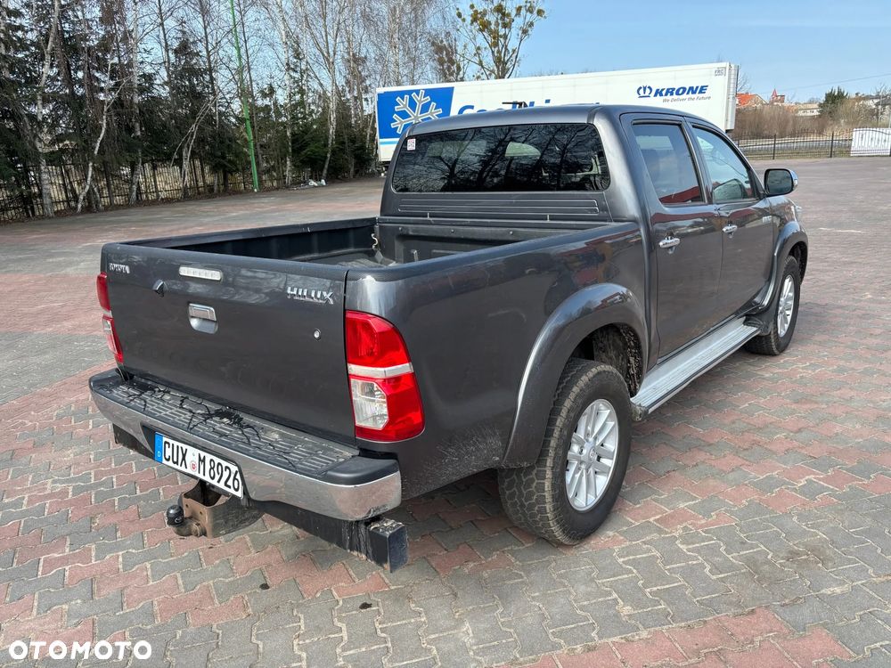 Toyota Hilux 2.5 D-4D SR5 - 4
