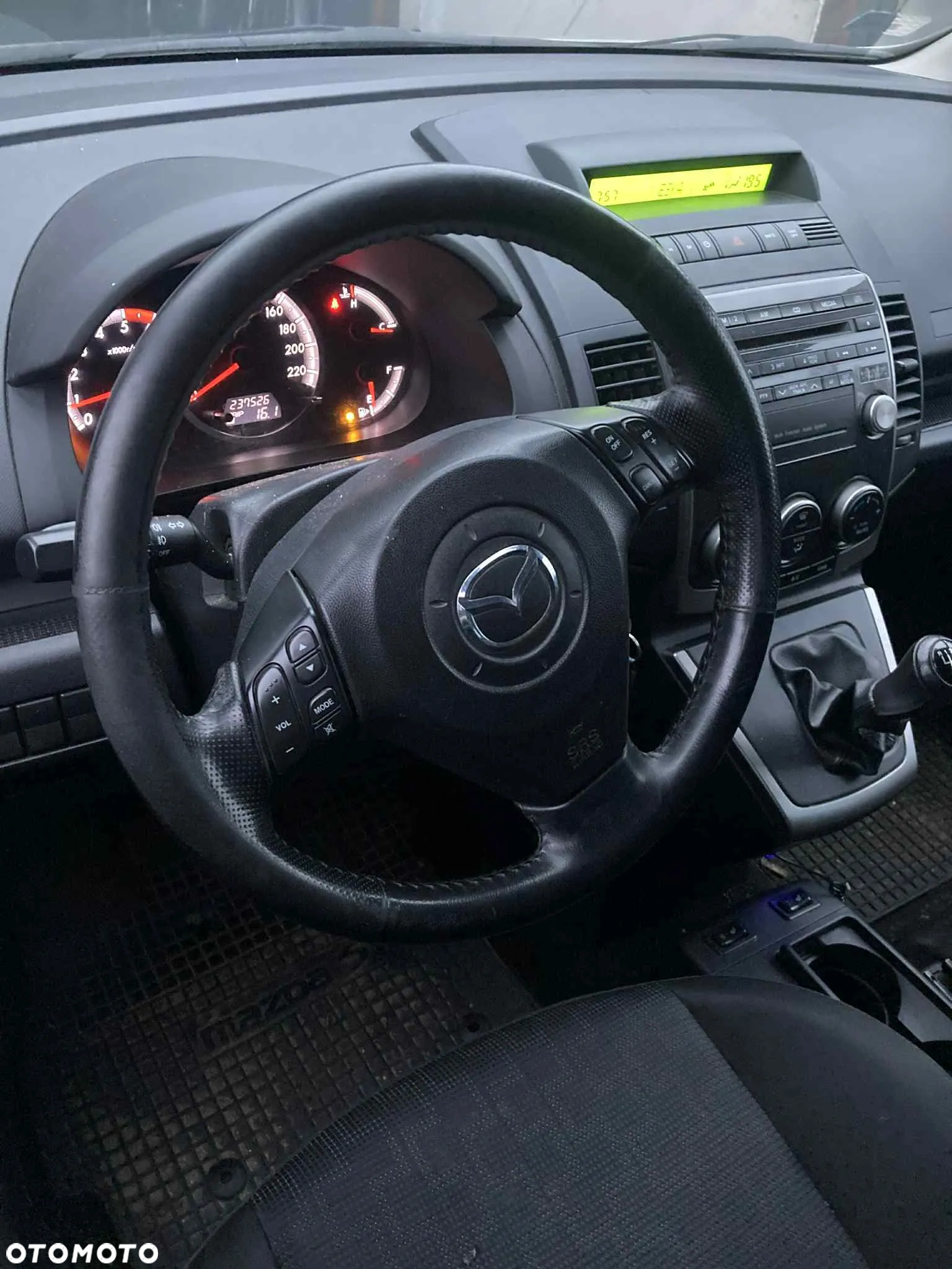 Mazda 5 - 6