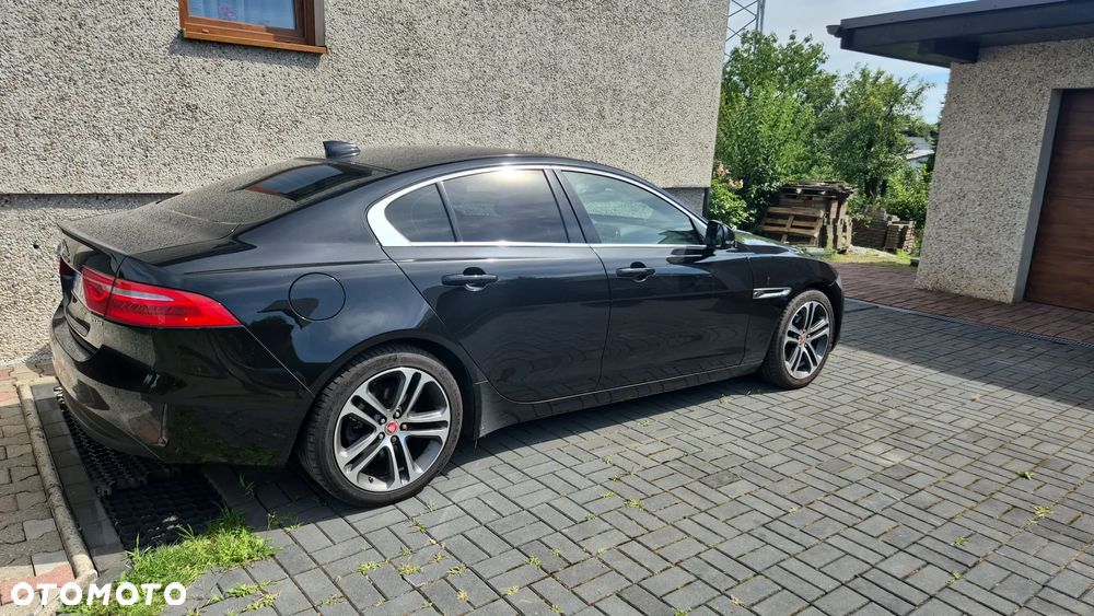 Jaguar XE 2.0 D Prestige - 2