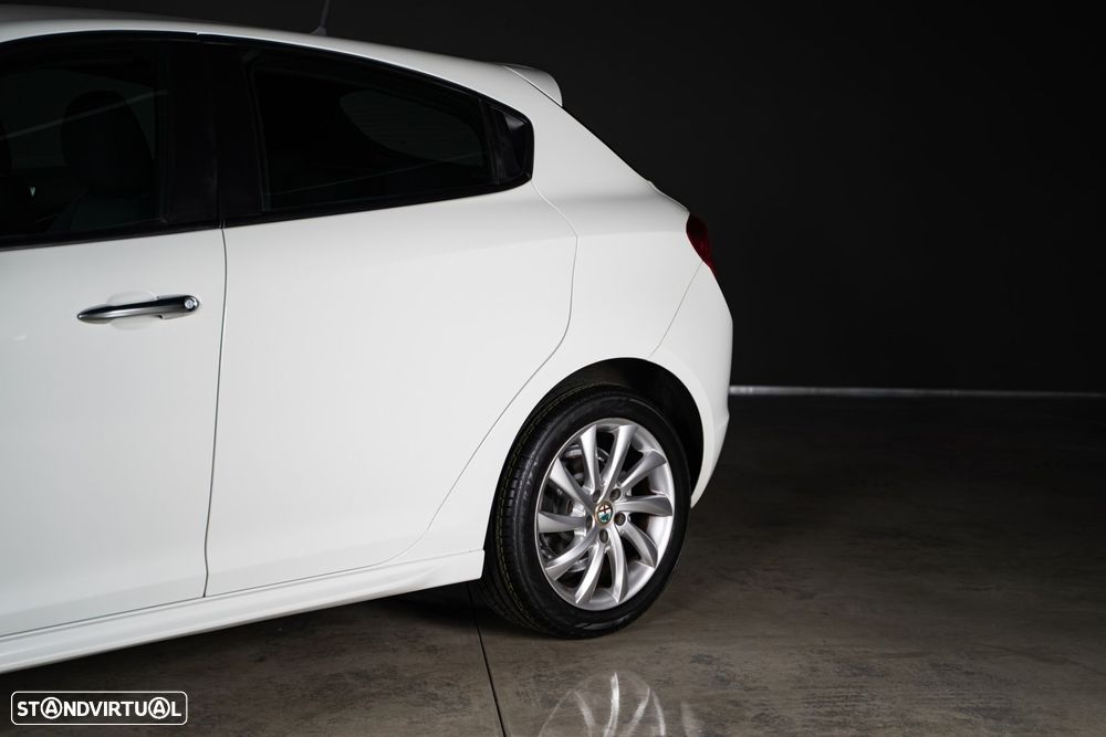 Alfa Romeo Giulietta 1.6 JTDm Exclusive - 10