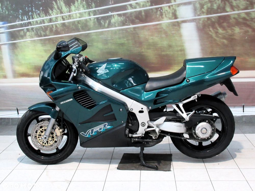 Honda VFR - 4