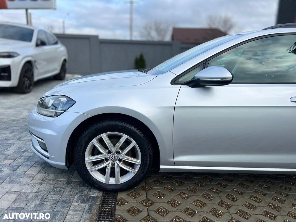 Volkswagen Golf - 10