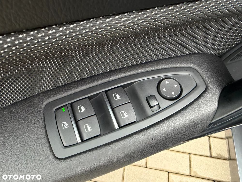 BMW Seria 1 118i - 28