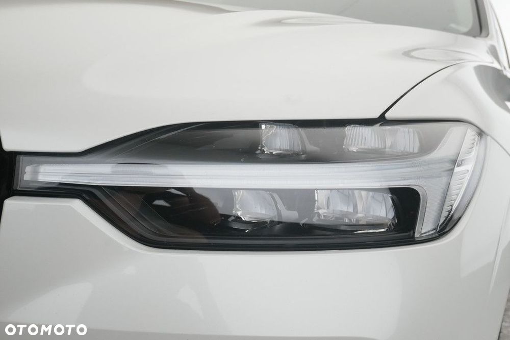 Volvo XC 60 B4 D AWD Plus Dark - 13