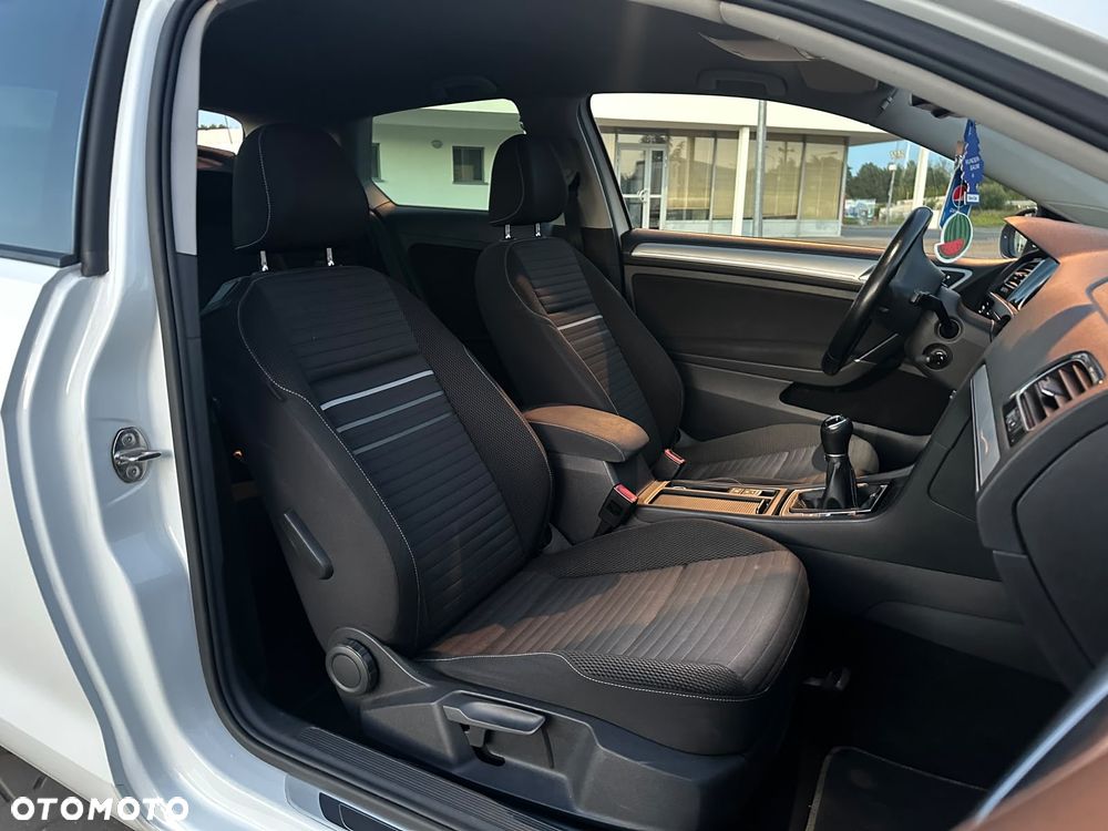 Volkswagen Golf 1.6 TDI BlueMotion Technology Cup - 16