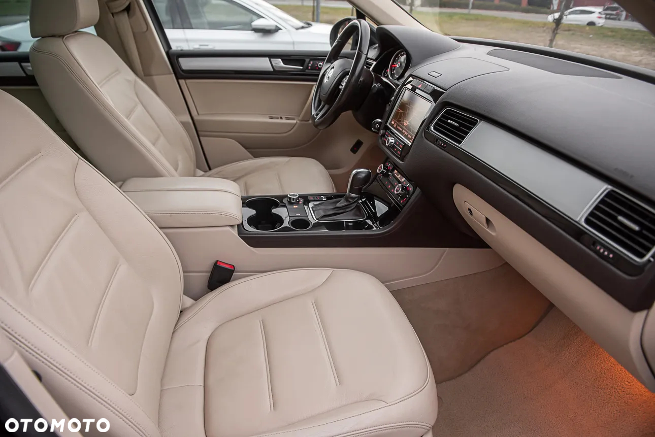 Volkswagen Touareg 3.0 V6 TDI BMT R-Style - 32