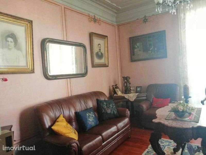 Centenária Moradia T6 em Pedra - Grande imagem: 2/12