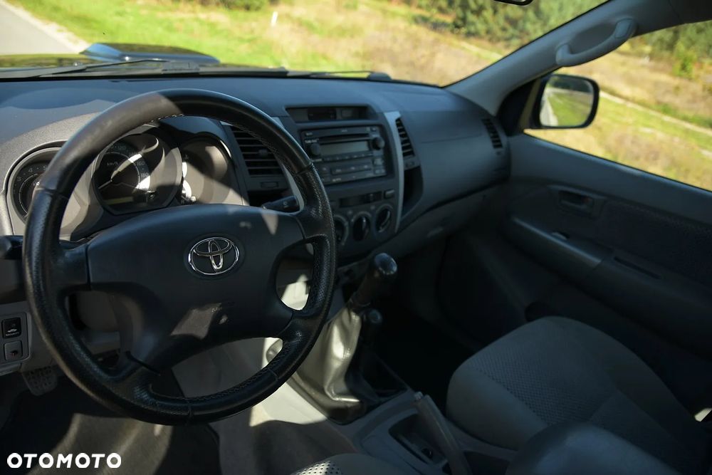 Toyota Hilux 2.5 D-4D SR5 Pakiet Plus - 29