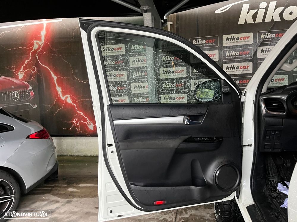 Toyota Hilux 2.4 D-4D 4WD CD Tracker S CA - 21