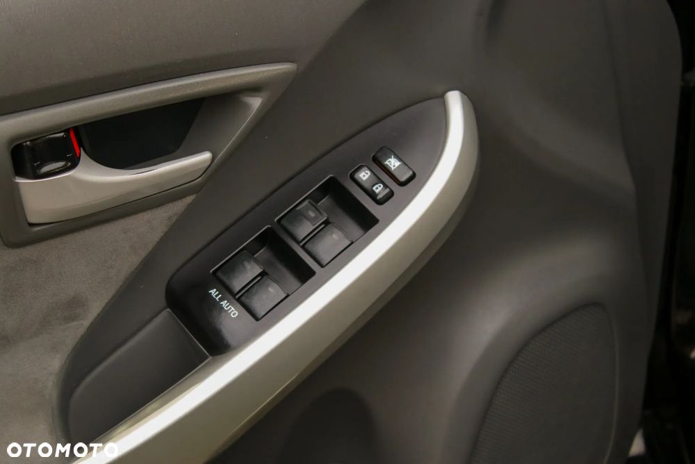 Toyota Prius (Hybrid) Executive - 29