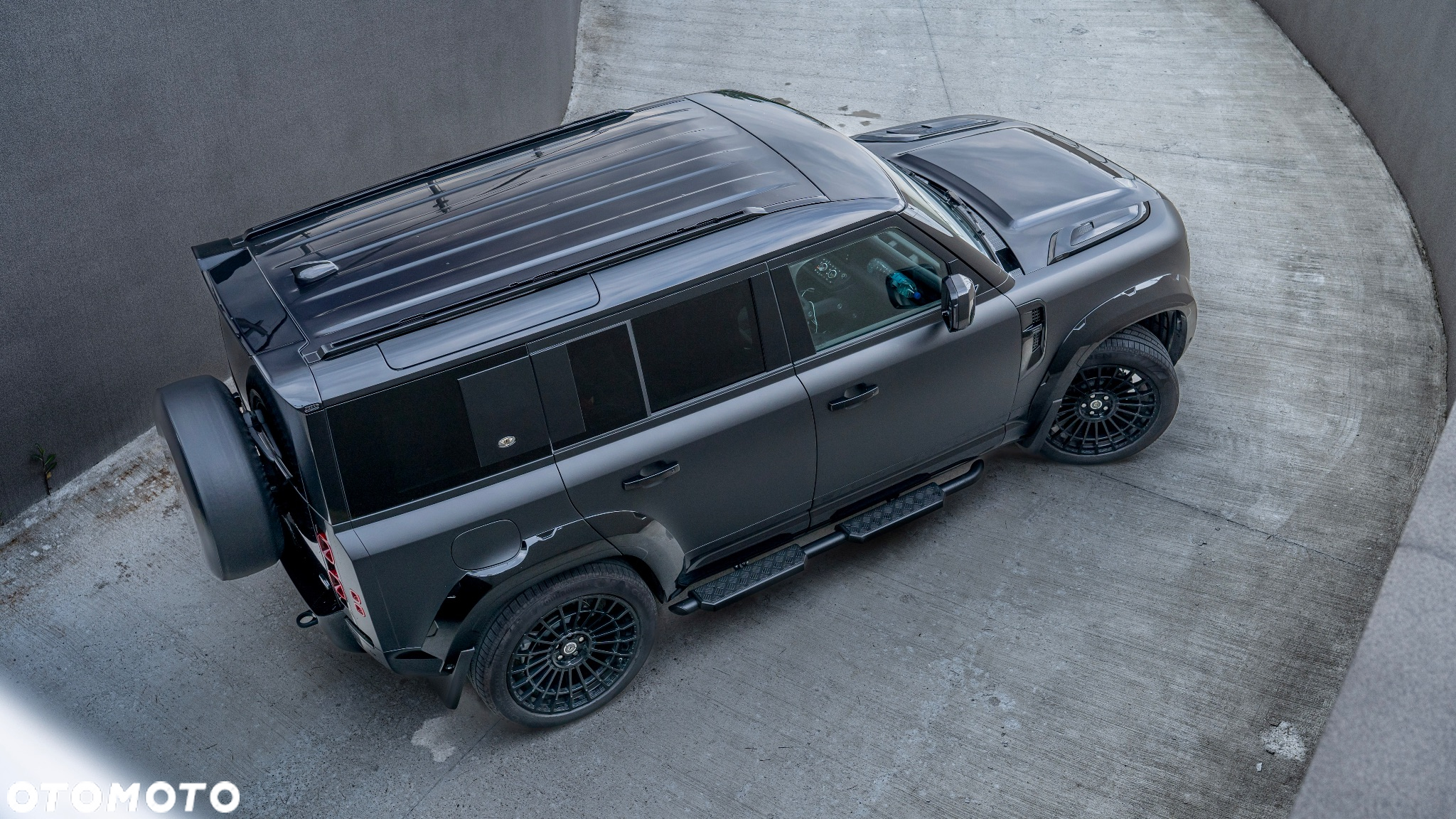 Land Rover Defender - 33