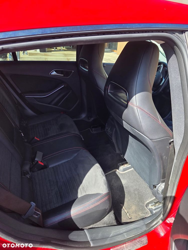 Mercedes-Benz CLA 200 7G-DCT AMG Line - 13