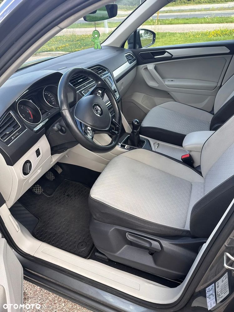 Volkswagen Tiguan - 24