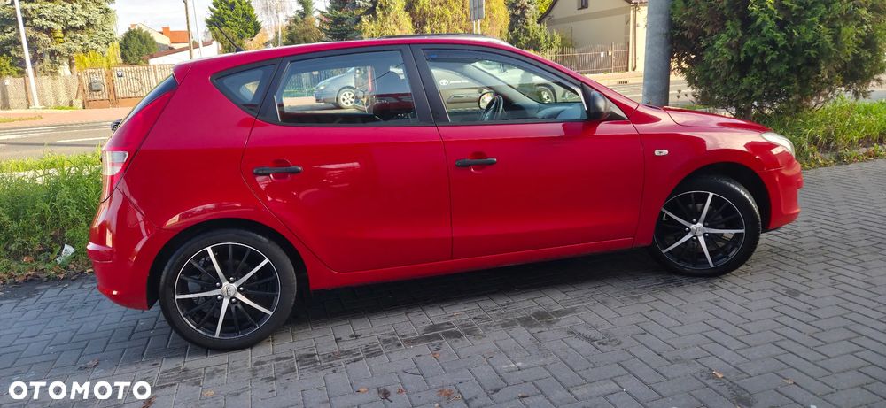 Hyundai i30 1.4 Base + - 14