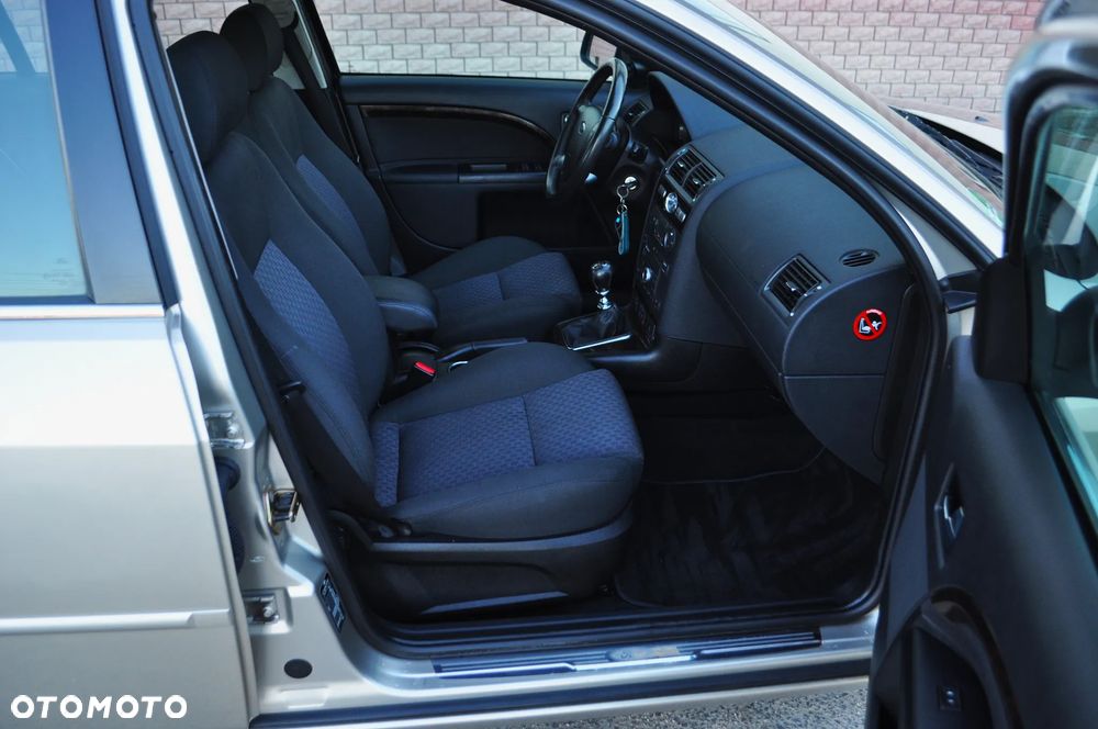 Ford Mondeo 1.8 Ghia - 25