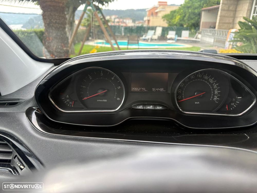 Peugeot 208 1.4 HDi - 6