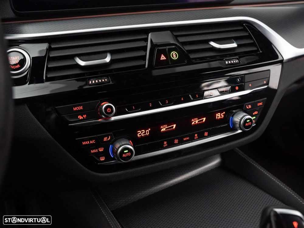 BMW 520 d Pack Desportivo M Auto - 29