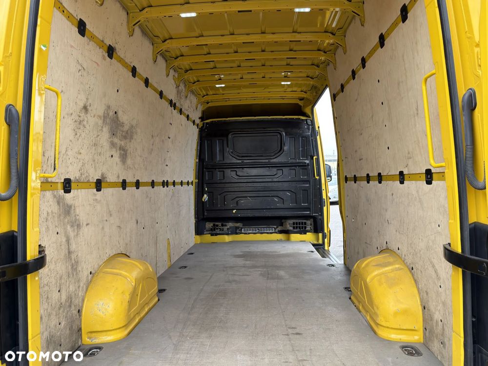 Volkswagen CRAFTER - 11